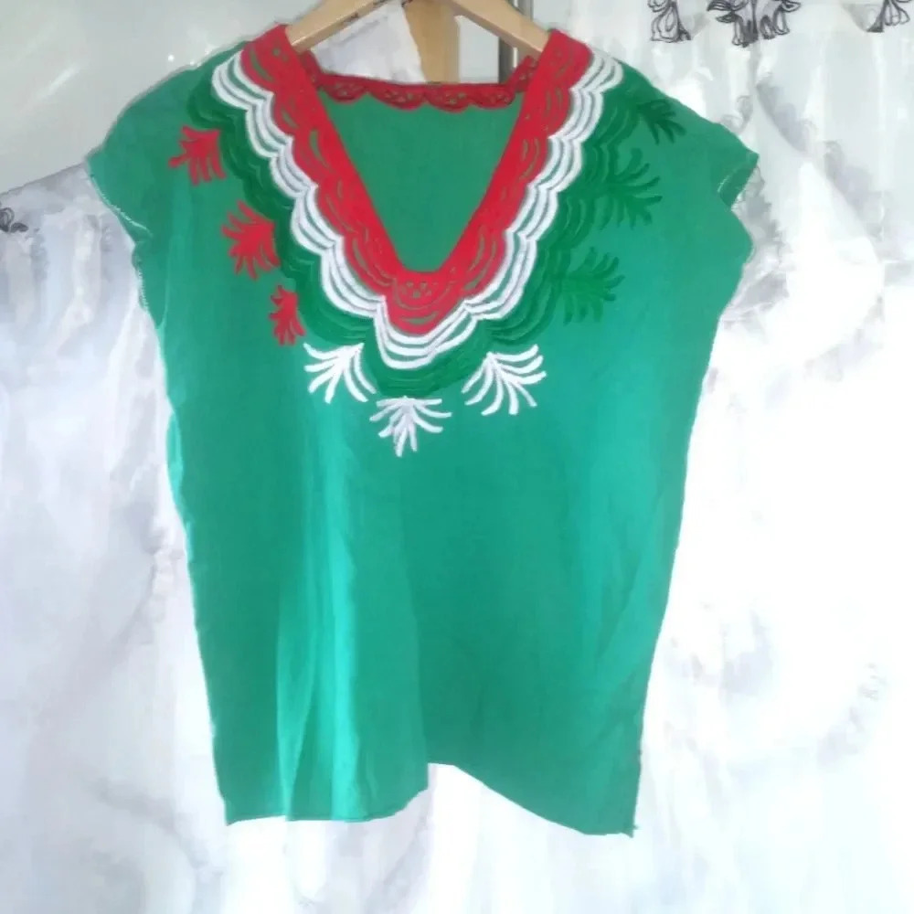 Mexican embroidery top size small and medium ( Bag U )